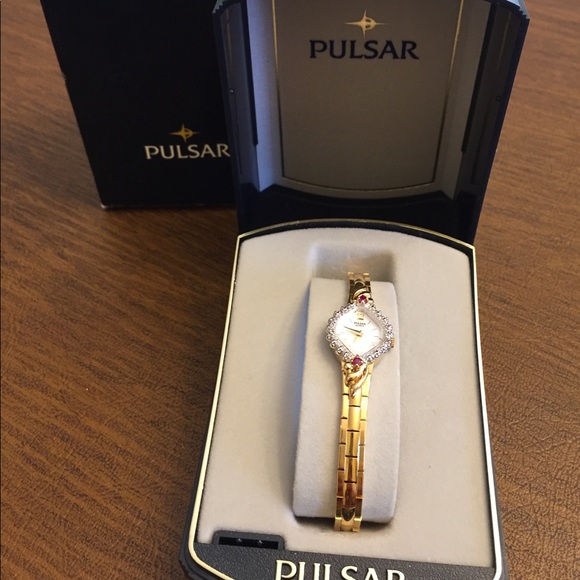 pulsar diamond watch